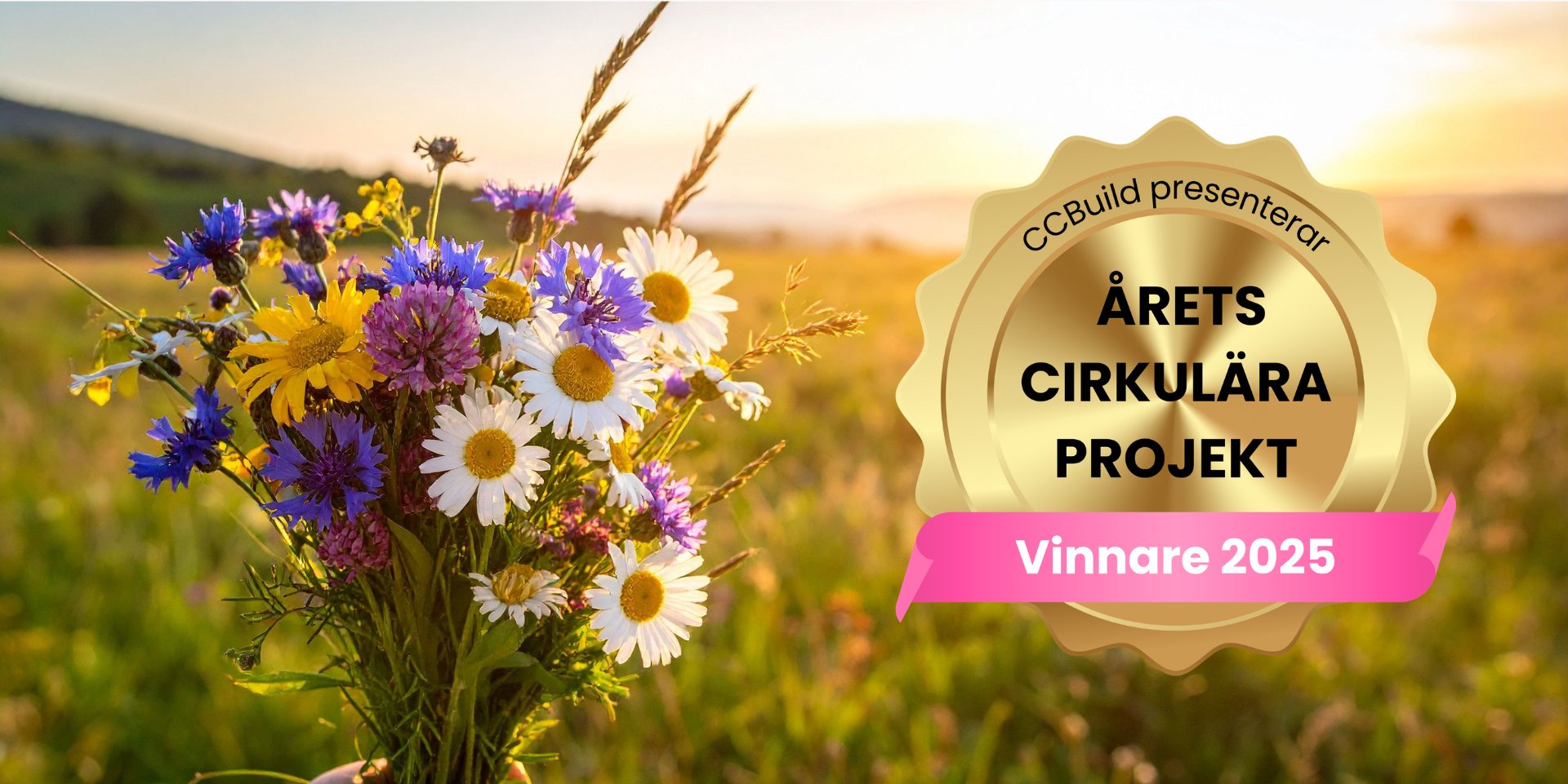 Diplom och blommor till vinnarna av årets cirkulära projekt